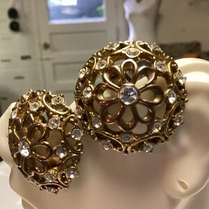 VINTAGE CLIP EARRINGS. COPPER  DETAIL  RHINESTONES TOO MOMS COLLECTIONS